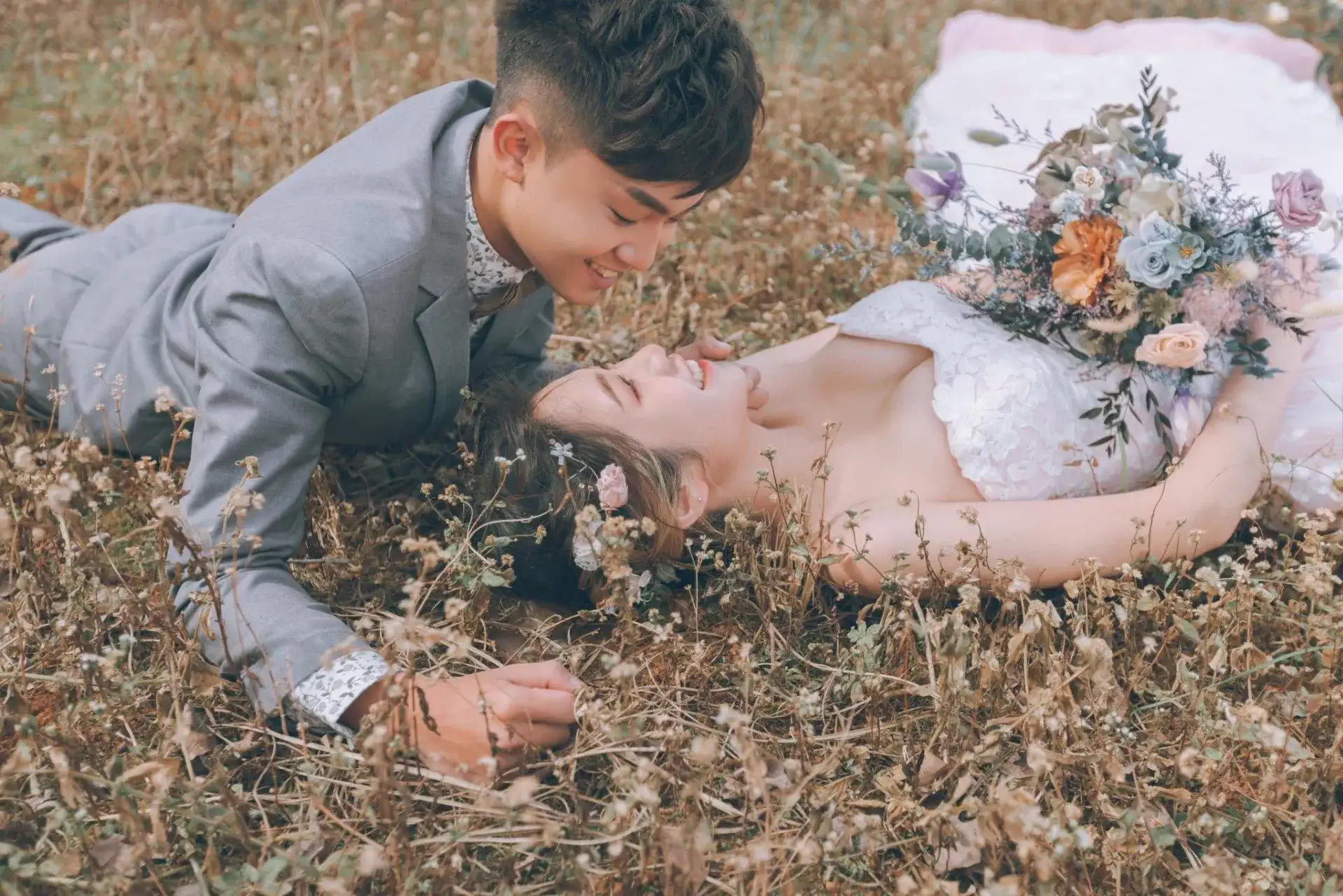 一見鍾情 — 婚紗包套 20x組 /婚紗照價格/拍婚紗價格/婚紗拍攝價格/婚紗包套價格